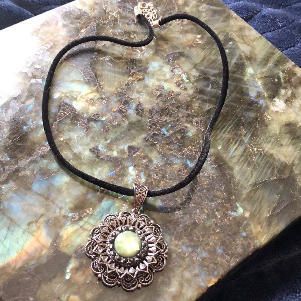 Antiqued Silver Filigree‎ Victorian Goth Design Necklace - Picture 2 of 4